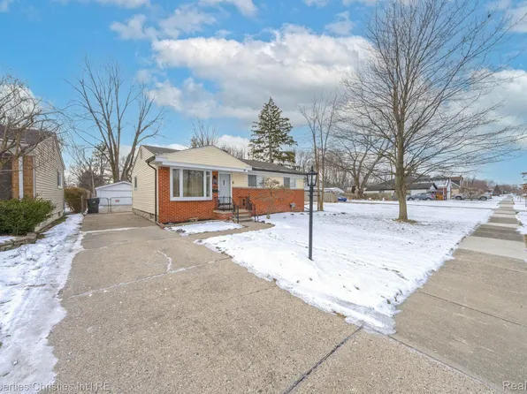 22524 Dorion St, Saint Clair Shores, MI 48082