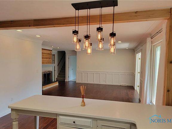 3rd image of 6033 Angleview Dr