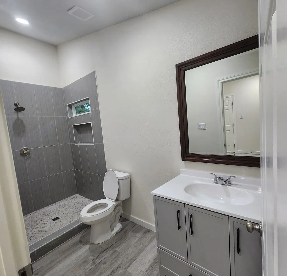 5 bed, 1510 sqft, $2,500 — Photo 4