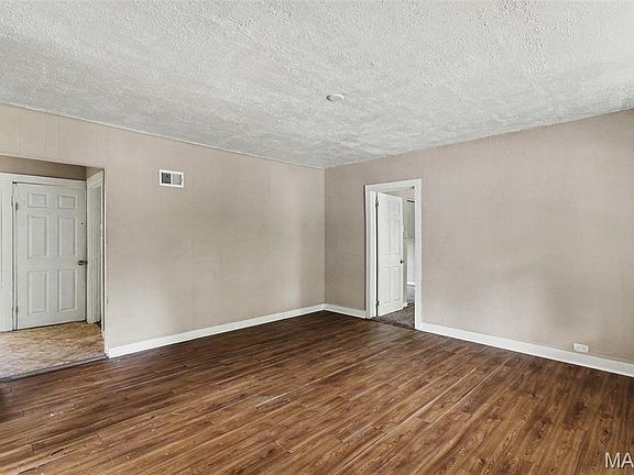 4th image of 154 Becker Dr