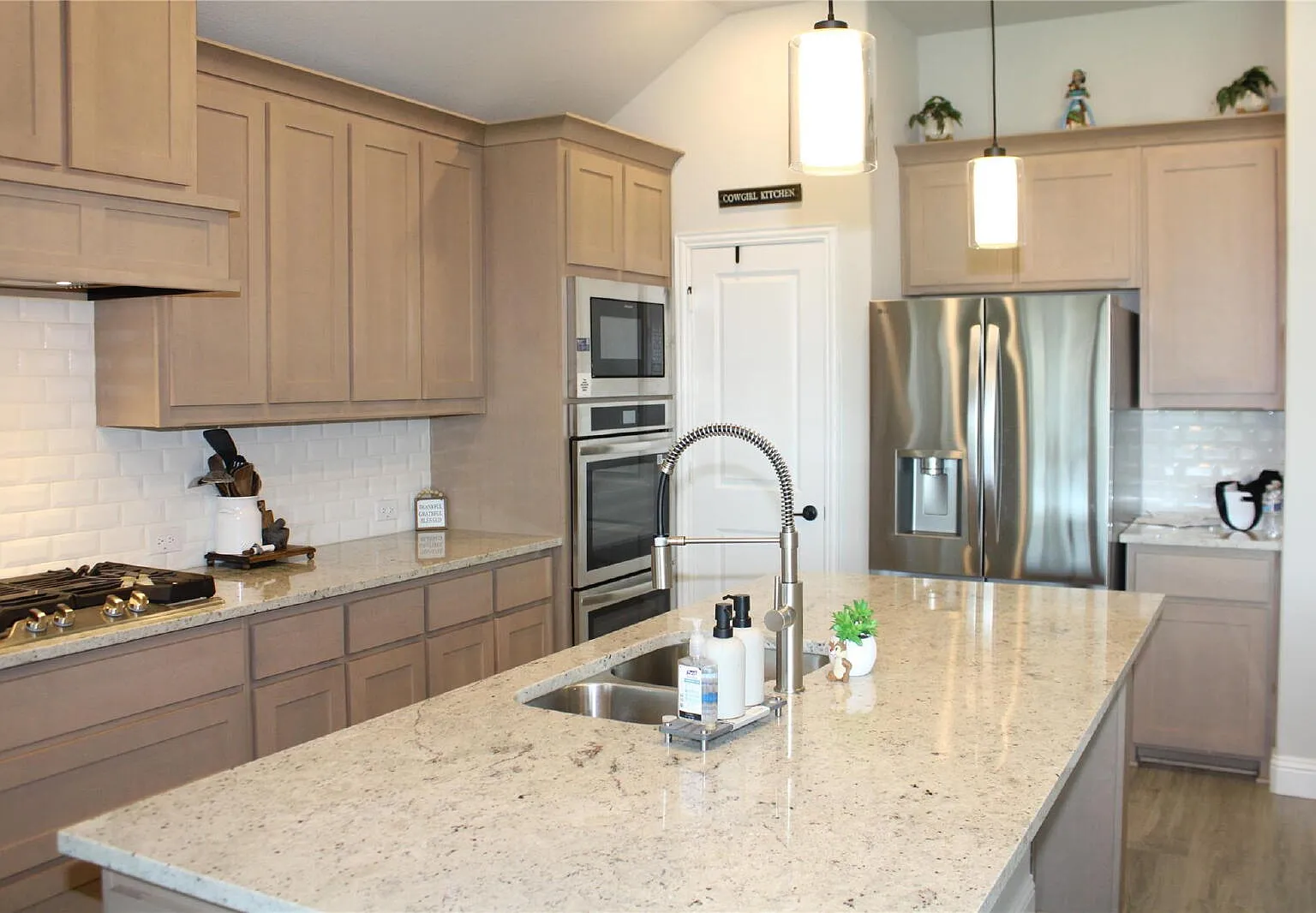 5 bed, 4.0 bath, 3558 sqft, $3,295 — Photo 4