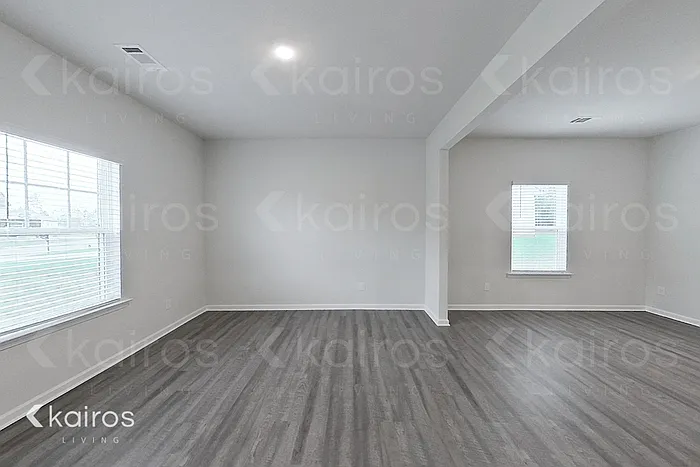 4 bed, 2.5 bath, 2257 sqft, $2,375 — Photo 3