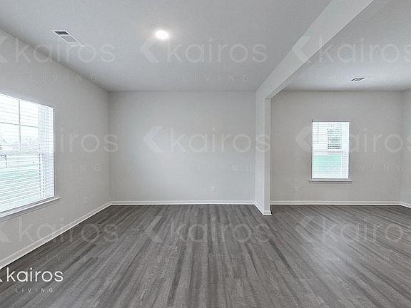 3rd image of 3428 Bridgewood Dr
