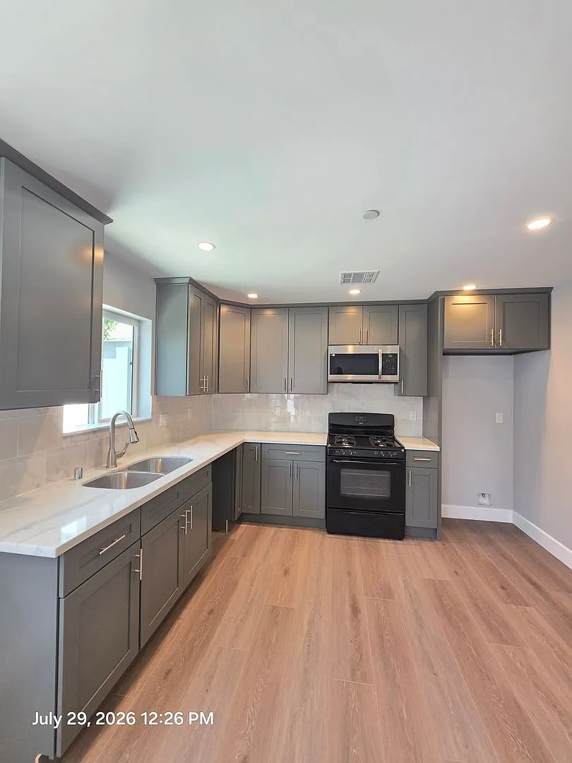 8154 Potter Ave — Photo 3