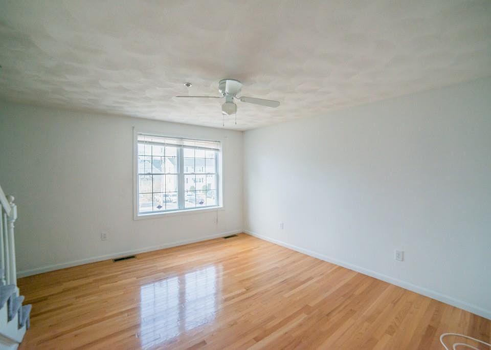 2nd image of 112 Mount Vernon St #D