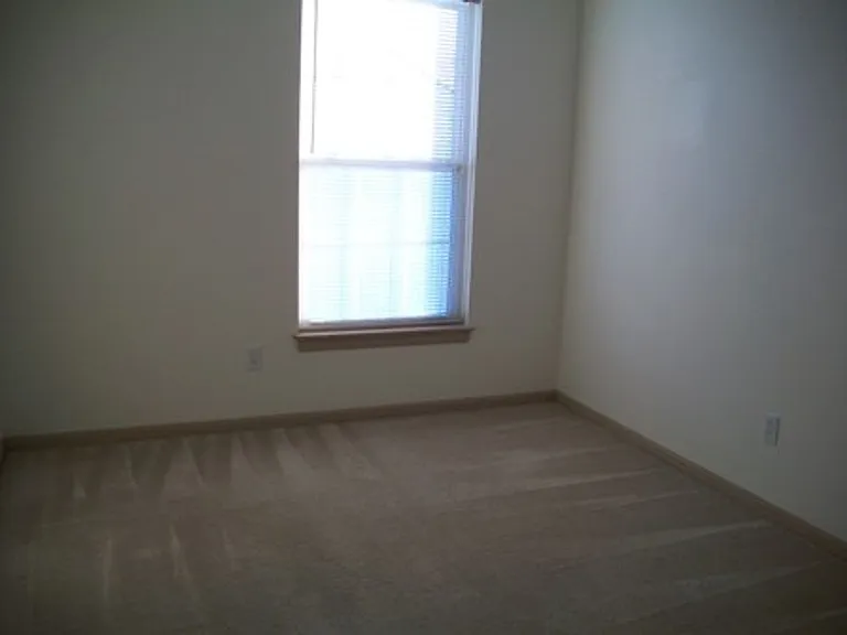 1201 Pebblecreek Dr — Photo 9