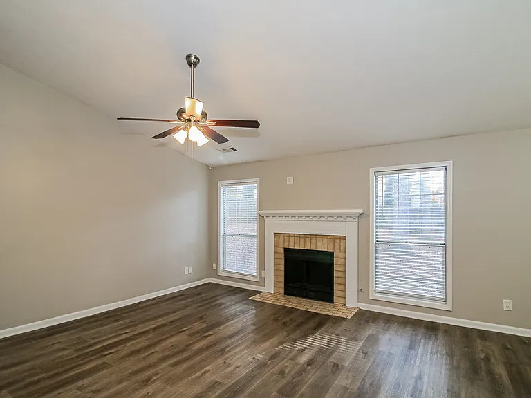 1394 Luther Way — Photo 5