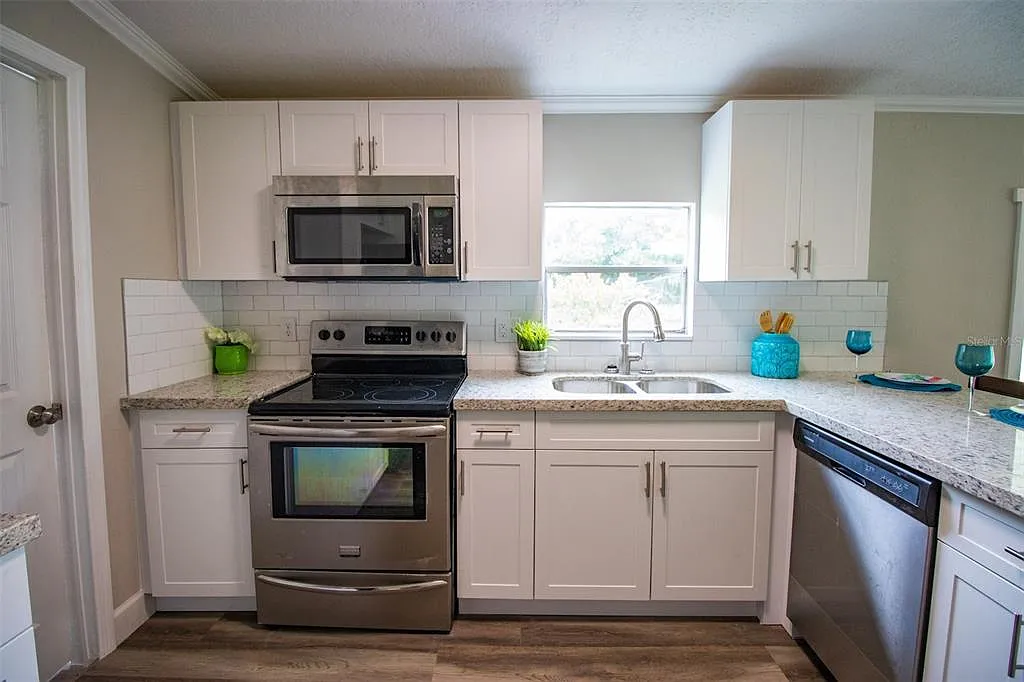 2 bed, 2.0 bath, 1044 sqft, $1,350 — Photo 3