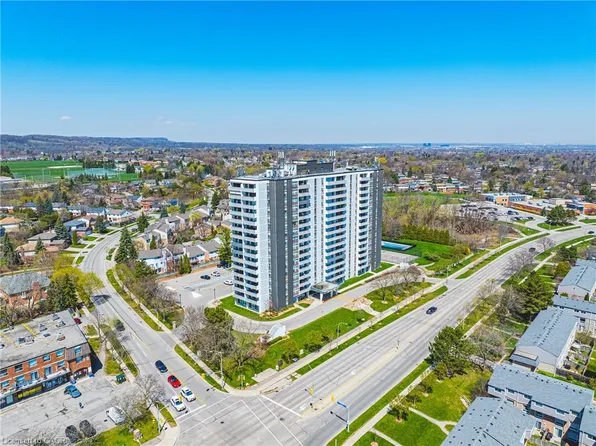 2055 Upper Middle Rd #1206, Burlington, ON L7P 3P4