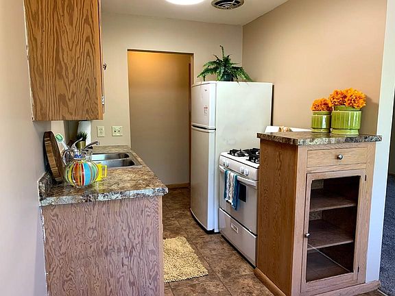3rd image of 212 W 65th St #0