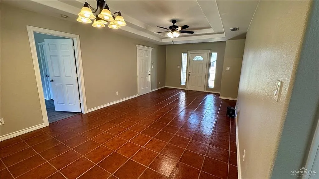 3 bed, 2.0 bath, 1194 sqft, $1,350 — Photo 3