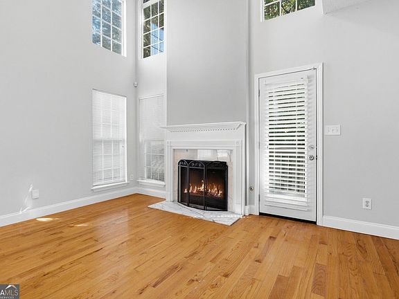 4th image of 2462 Valley Cove Dr