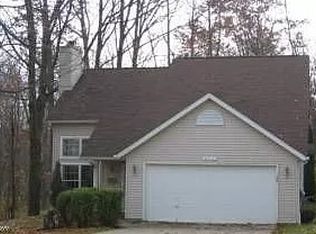 8352 Harbor Dr, Mentor, OH 44060
