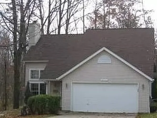 8352 Harbor Dr, Mentor, OH 44060