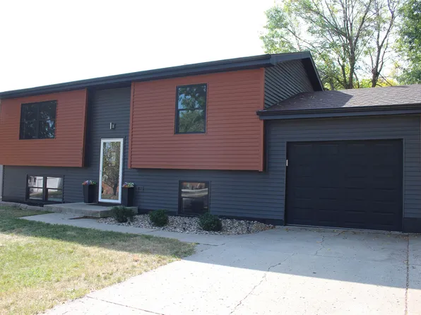 730 Corey Dr, Carroll, IA 51401