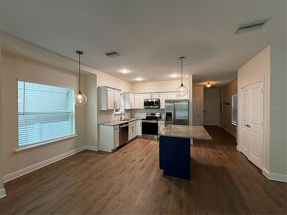 3rd image of 1736 W Walnut St