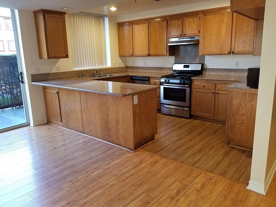 2nd image of 14554 Hartland St APT 102