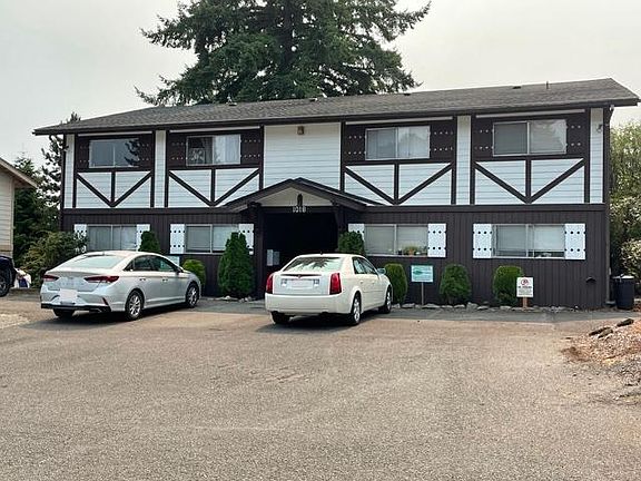 Front of 4 plex- each apartment has 1 car slot at the front of the building.