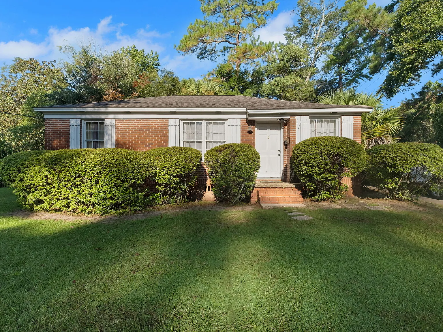 3 bed, 1064 sqft, $1,700 — Photo 1
