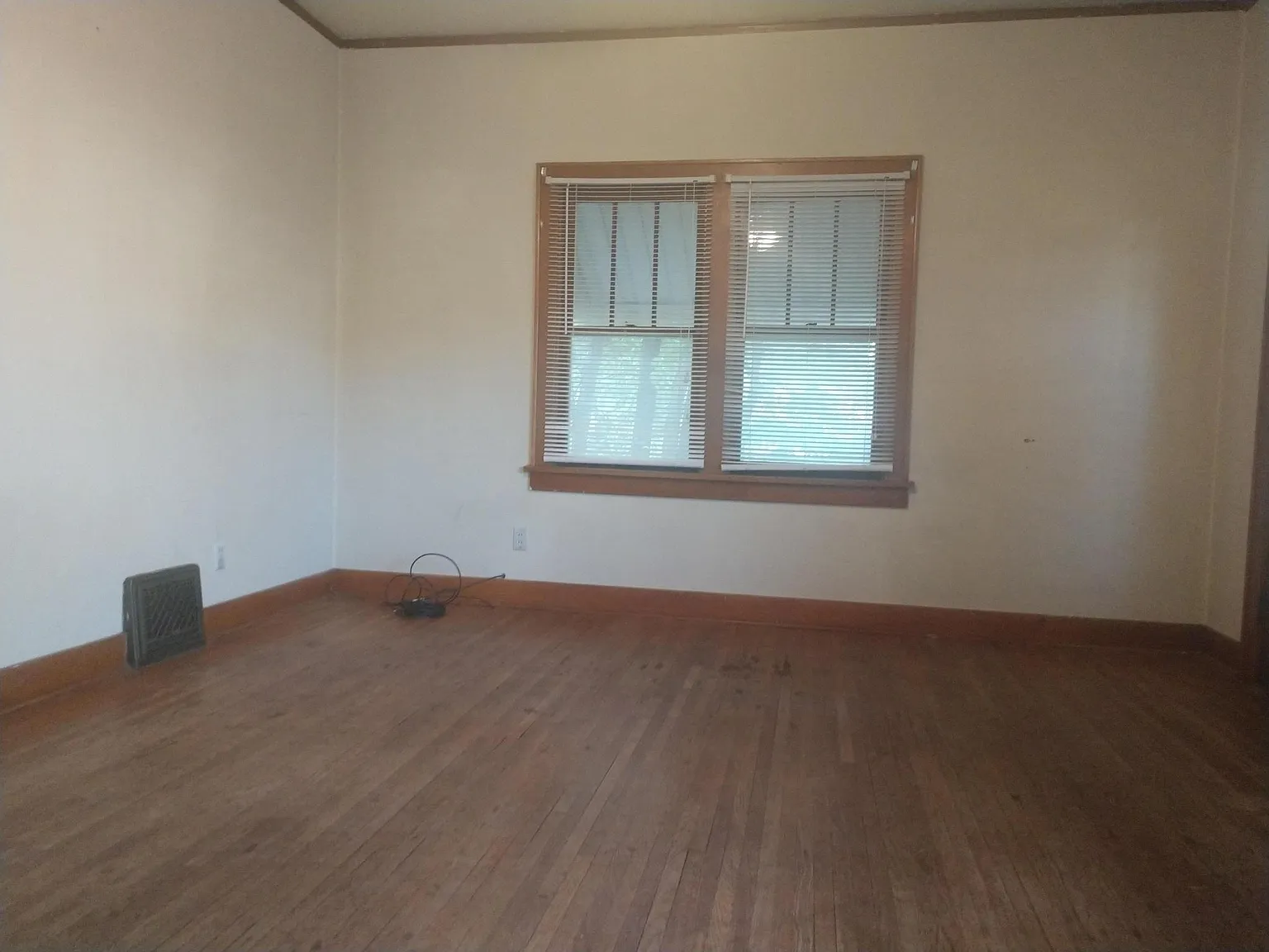 23 E 6th St — Photo 3