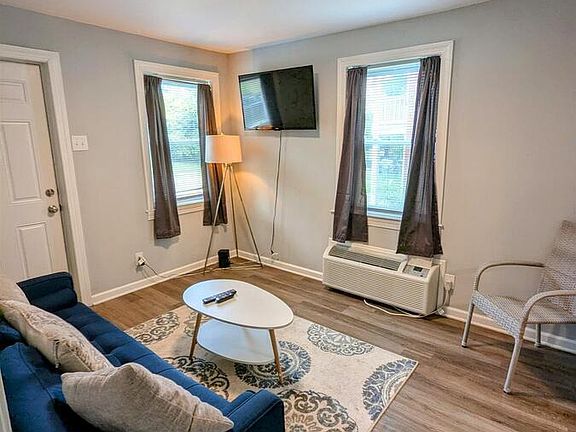 4th image of 1721 Blair St APT 3