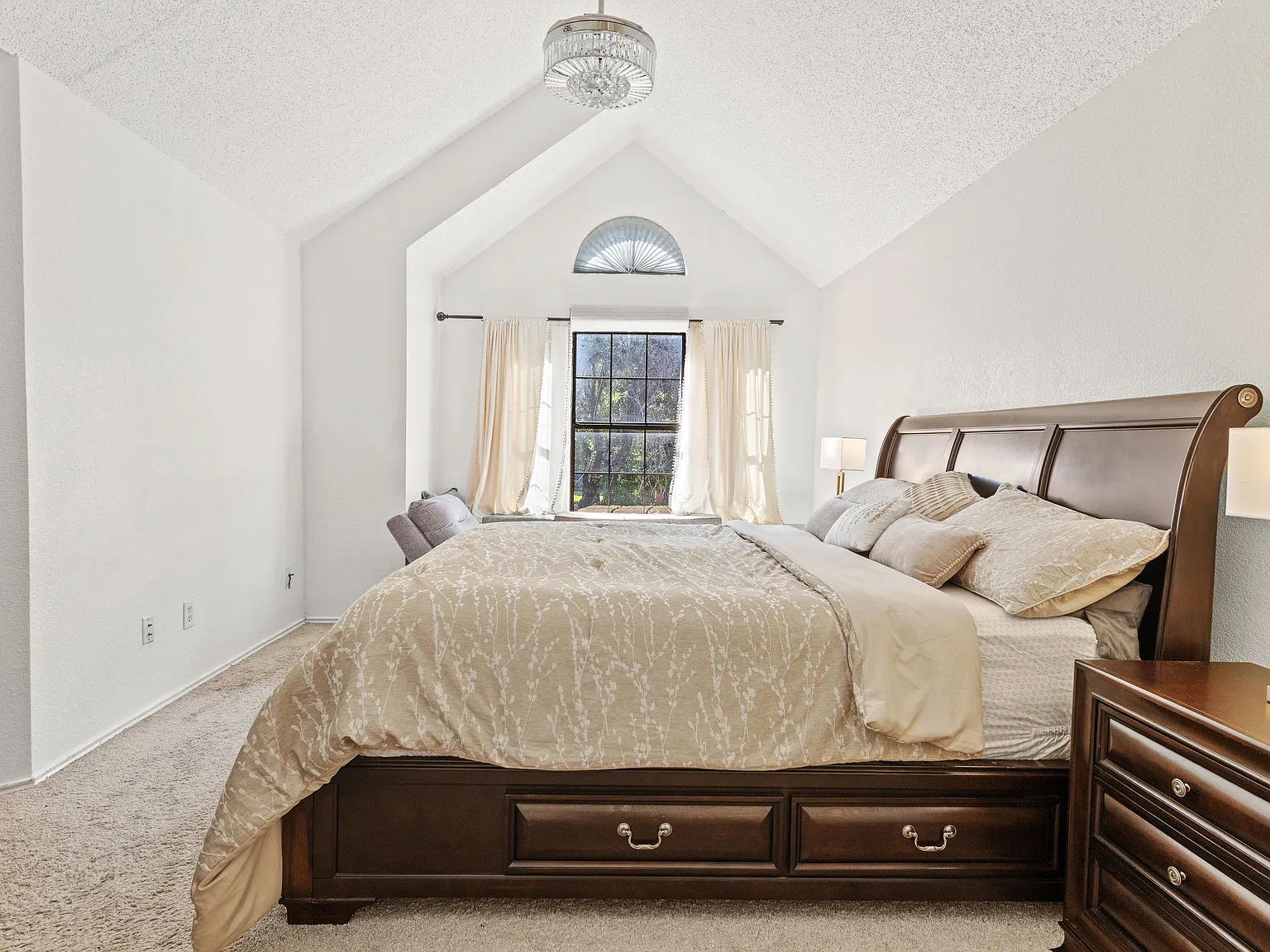 3 bed, 1422 sqft, $2,300 — Photo 1