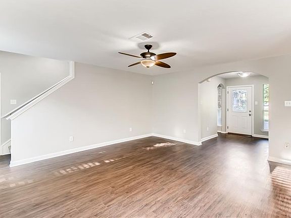 3rd image of 734 Texas Oak Trl