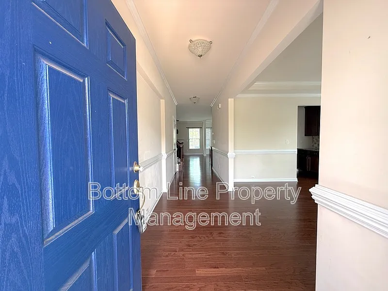 4 bed, 3.0 bath, 2921 sqft, $2,895 — Photo 3