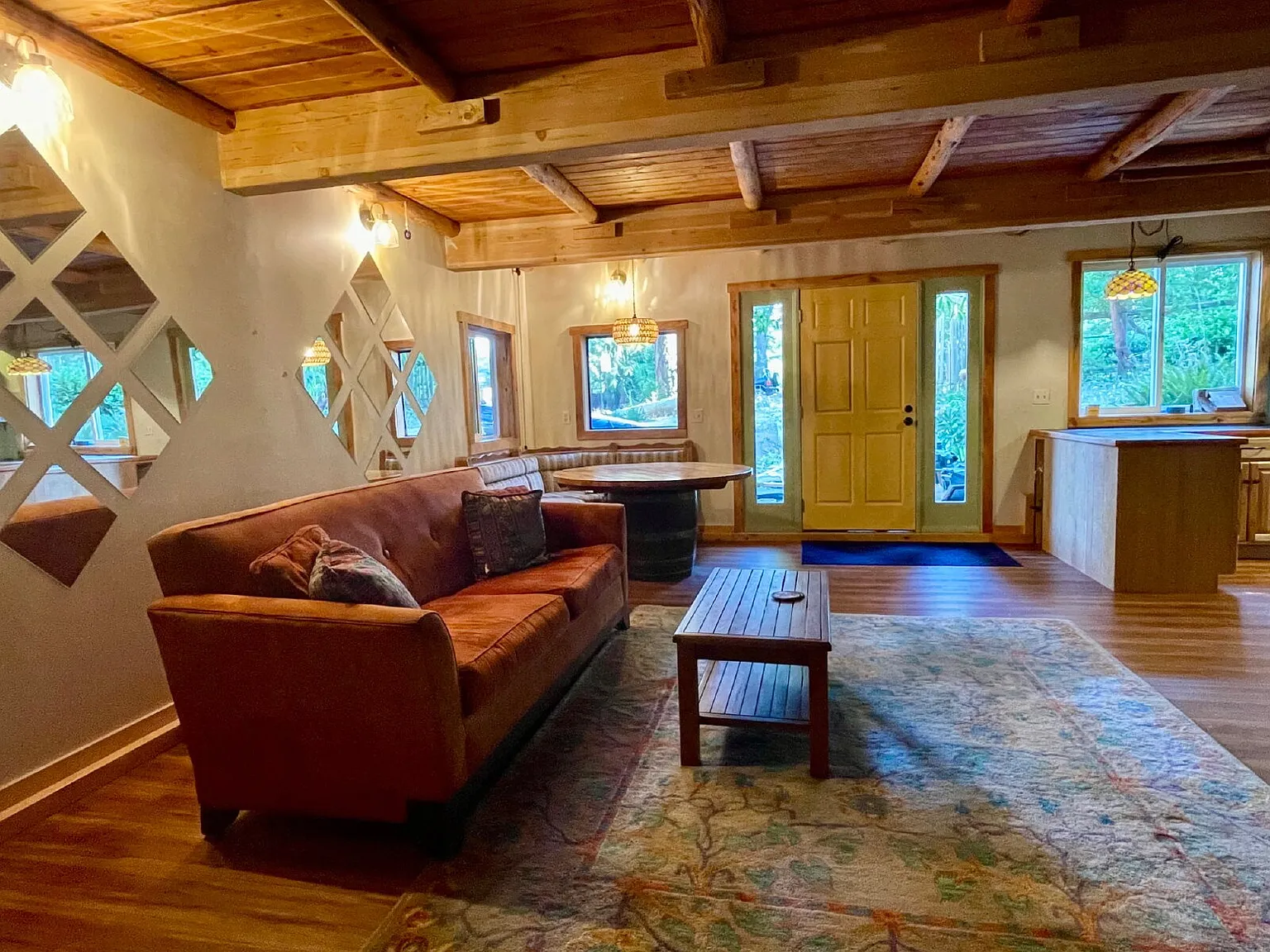 3 bed, 1.0 bath, 1500 sqft, $3,300 — Photo 2