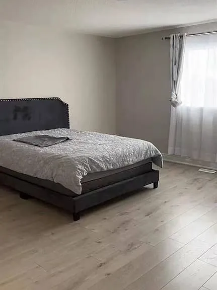 545 Menczel Cres #UPPER — Photo 18