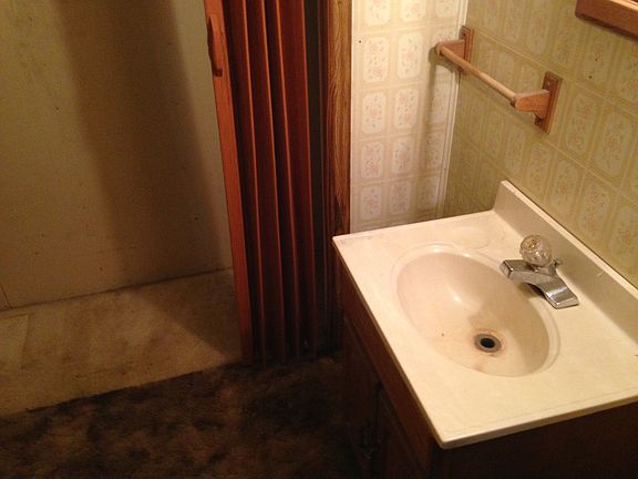 1/2 bath in master bedroom
