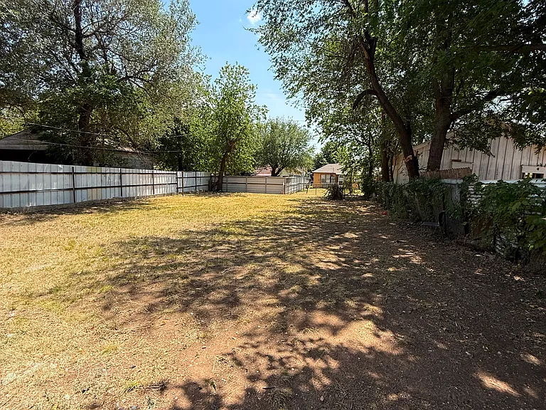 418 SW 32nd St — Photo 14