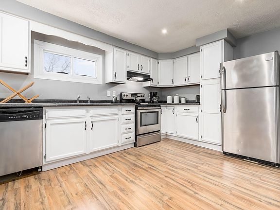 4th image of 21 Dewey Ave