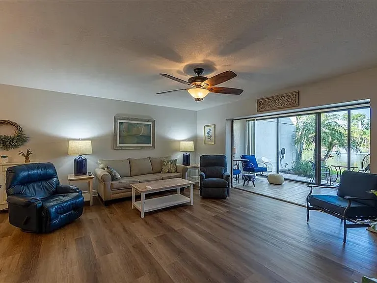 2 bed, 1306 sqft, $2,300 — Photo 2
