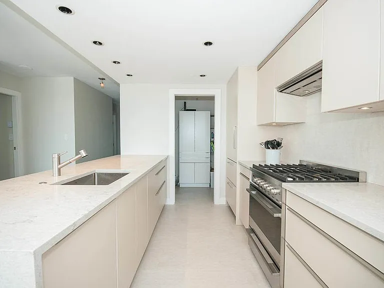 1067 Marinaside Cres #1703 — Photo 9