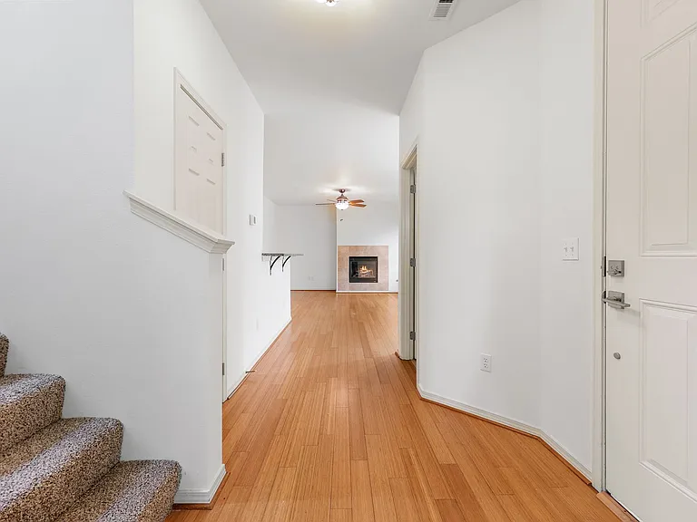 7601 Rushmore Way NE — Photo 3