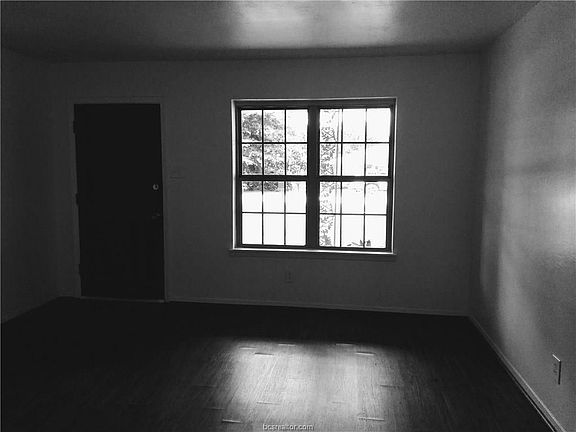 3rd image of 3432 Plum St