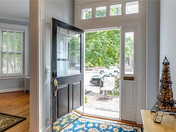 5th image of 2110 Stuart Ave