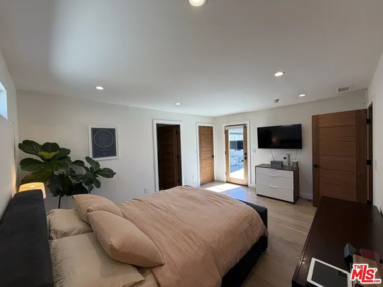 1768 S Fairfax Ave — Photo 22