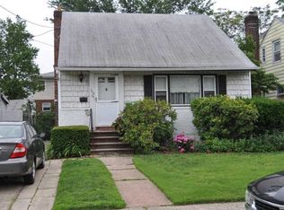 25960 148th Dr, Rosedale, NY 11422