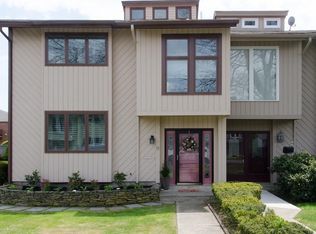 11 Sutton Pl, Swampscott, MA 01907