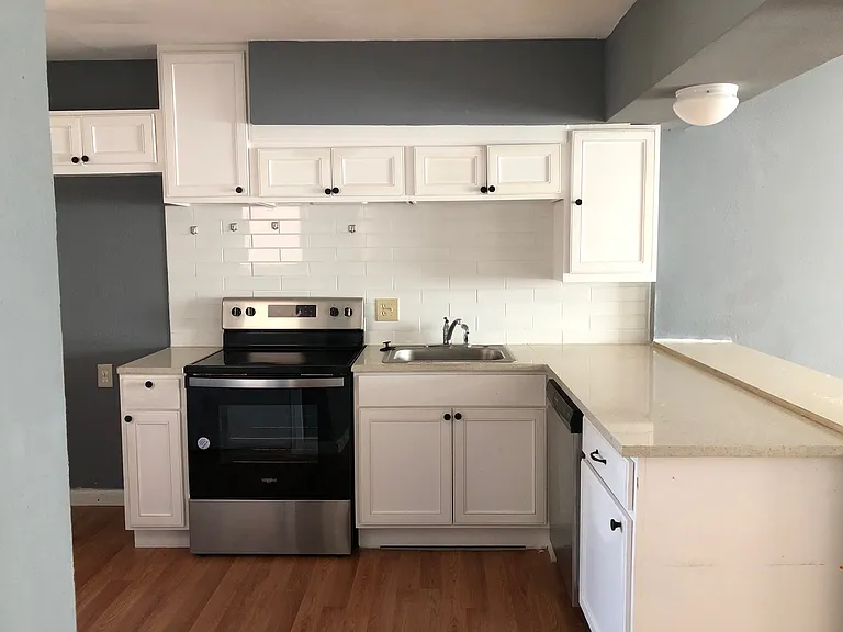 620 E Sears St — Photo 7