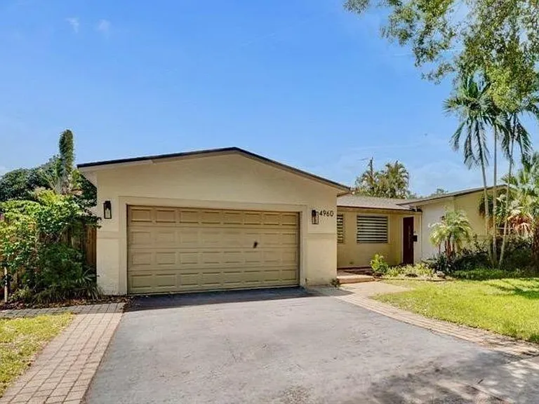 4960 SW 89th Ave — Photo 1
