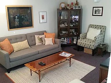 2nd image of 939 Washington Ave APT 3