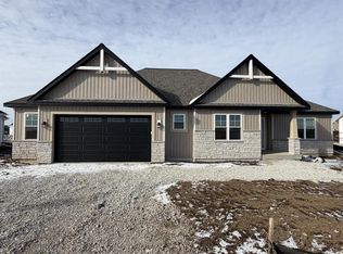 1710 Whalen Dr, Oconomowoc, WI 53066