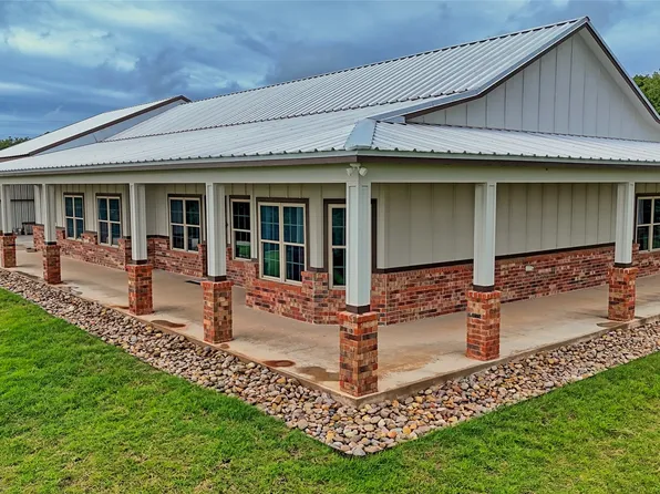 2930 N Greenbrier Rd, Nocona, TX 76255