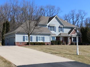 W282N4138 Somerset Ln, Pewaukee, WI 53072
