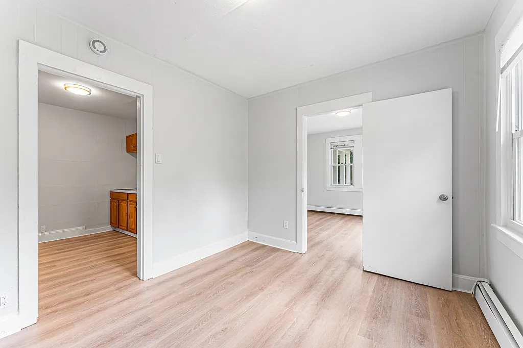 1 bed, 950 sqft, $1,300 — Photo 1