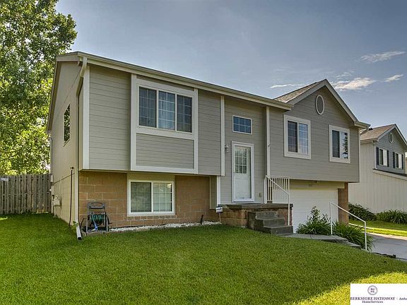 3rd image of 4121 N 170th St