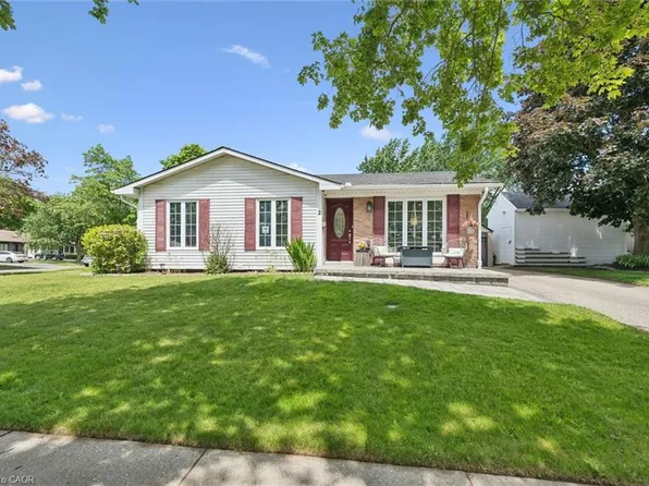 2 Keewatin Ave, Kitchener, ON N2B 3L5